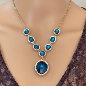 Women’s Jewelry Necklace Blue and White Stones Size 11”